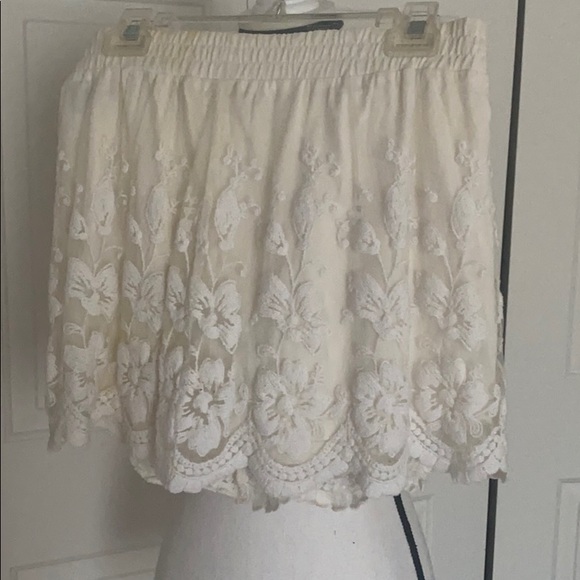 17:09 - GUESS Embroidered Mesh Lace Skirt - Picture 13 of 14